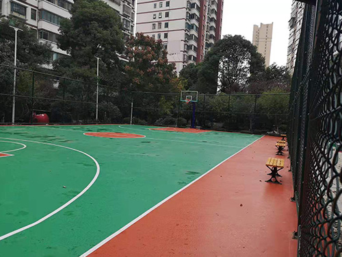 常德市武陵區(qū)國源小區(qū)塑膠籃球場，硅PU球場，籃球架安裝 體育器材，體育設(shè)施